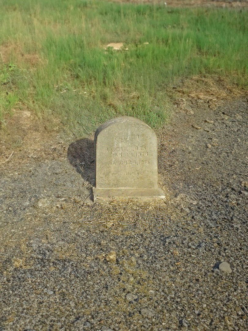 Robert E. Orr's grave. Photo 1