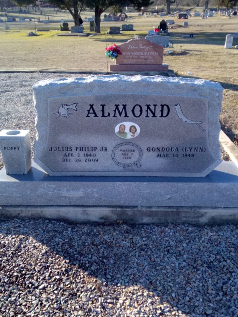 Julius Philip Almond Junior's grave. Photo 1