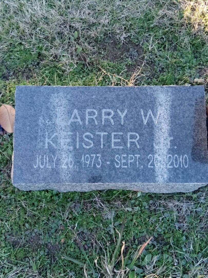 Larry Welton Keister Junior's grave. Photo 1
